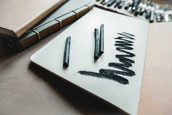 defter, eskiz defteri kömür kalemi