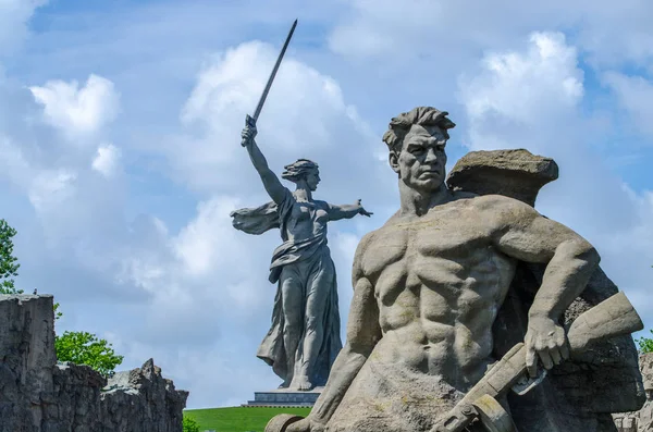 9. Mai, Tag des Sieges. "Stirb im letzten Graben" Platz eines Teils des Mutterlanddenkmals in Stalingrad, Russland — Stockfoto