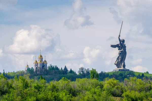 9 de Maio, Dia da Vitória. Uma parte do monumento de Mamaev Kurgan e Pátria em Estalinegrado (23 de fevereiro de 9 de maio) ). — Fotografia de Stock