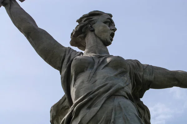 9 Mayıs Zafer Bayramı. Stalingrad'daki Mamaev Kurgan ve Anavatan anıtının bir bölümü (23 Şubat, 9 Mayıs).