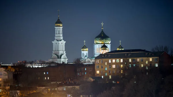 Luci notturne sul terrapieno di Rostov-on-don, Russia — Foto Stock