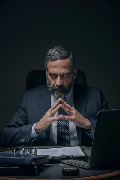 Evil senior business man — Stock Photo, Image
