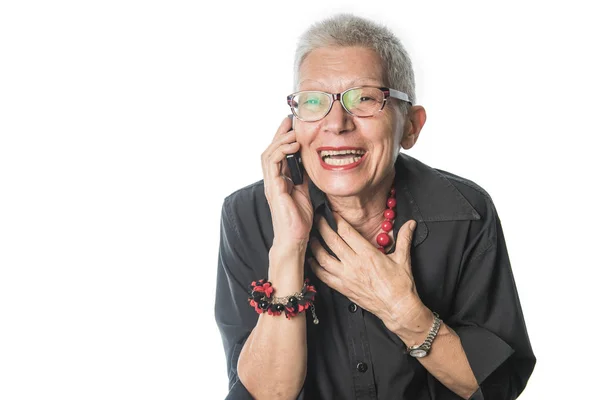 Стара жінка веселий телефонний дзвінок — стокове фото