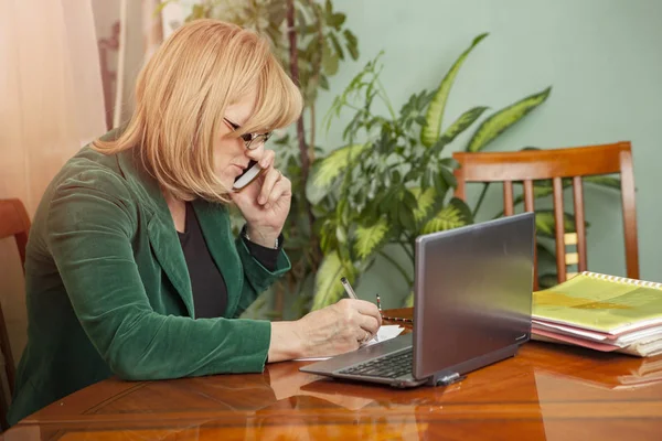 Nemen van business gerelateerde informatie — Stockfoto