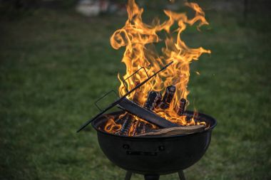 Barbekü Izgara açık ateş, alev