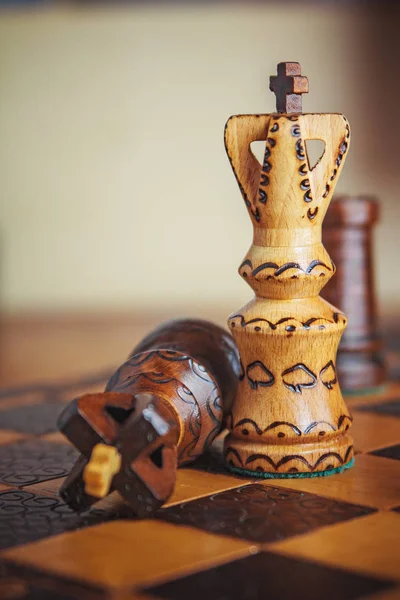 Tradições figuras de xadrez de madeira — Fotografia de Stock