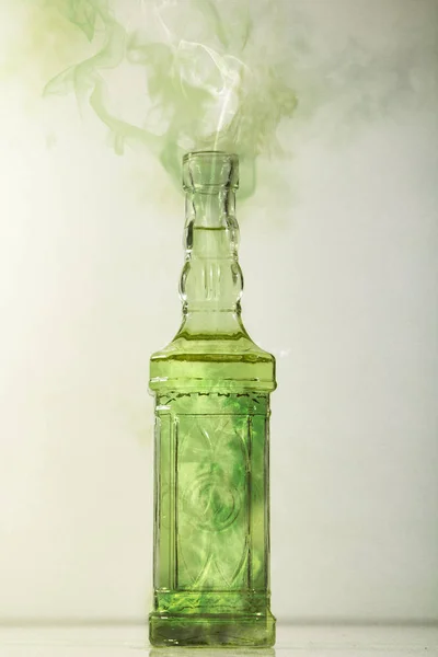 Zielony kreatorów magic potion — Zdjęcie stockowe