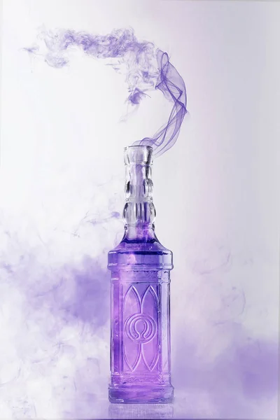 Paarse magische wizards potion — Stockfoto