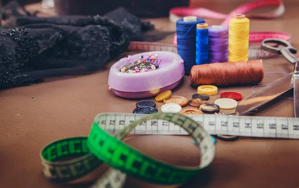 Clothing accessories,thread, scissors and measuring tape — Stock Photo, Image