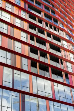 Benzersiz tasarımı bir iş Rotterdam, kırmızı paralel windows kurma