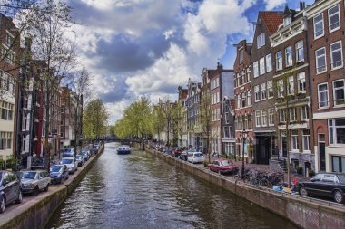 Amsterdam, Hollanda, başkenti güneşli bir günde