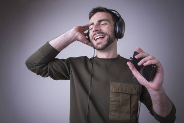Karaoke şarkı, onun favori müzik keyfi
