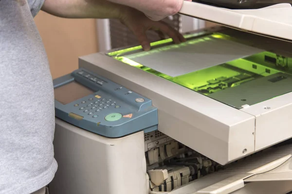 Copying and scanning documents on a machine — Stock Photo, Image