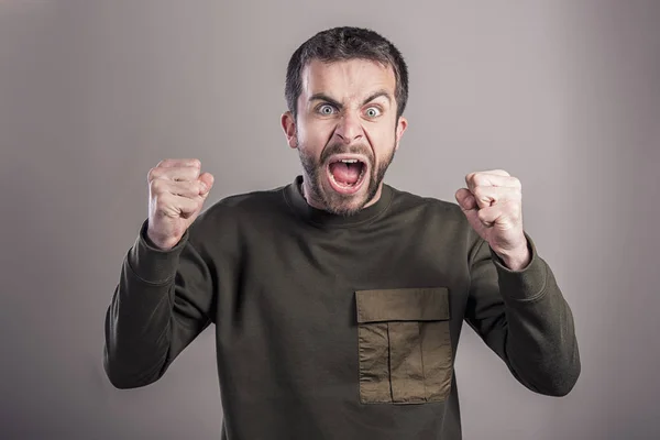 Frustrado homem gritando como louco — Fotografia de Stock