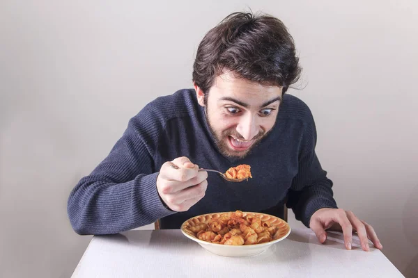 Aç adam yeme gıda