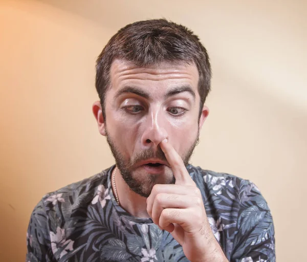 Rudely picking the nose — Stock Photo, Image
