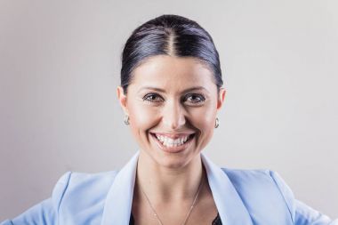 Başarılı genç kurumsal Bayan