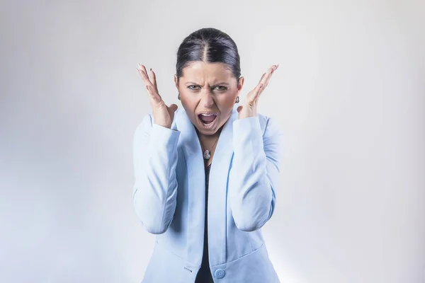 Naštvaný a zdůraznil obchodní žena křičí — Stock fotografie