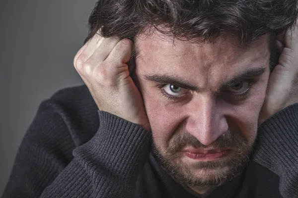 Jeune homme en colère dérangé — Photo