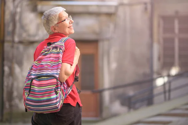 Senior woman tourist traveling — Stock Photo, Image