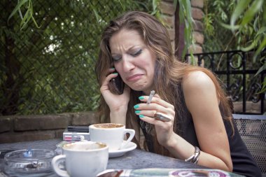 Cep telefonu ayrılıyor kadın