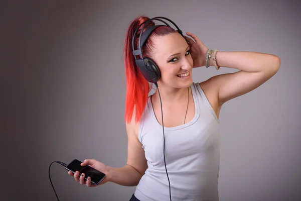 Sporty young woman dancing to music — Stock Photo, Image