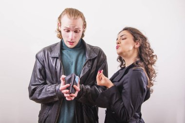 Kazıcı karı koca cüzdan boşaltır