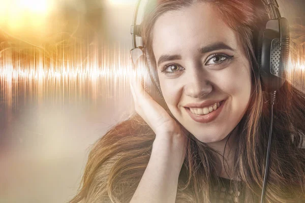 Abstract image of a woman listening to music — Stock Photo, Image