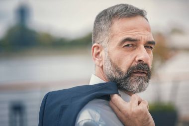 Emin olgun iş adamı