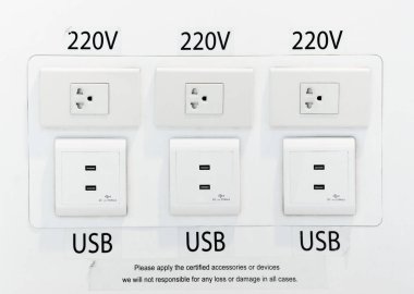 Havaalanında gezginler için ücretsiz şarj istasyonu