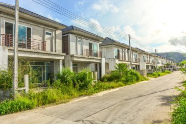 Gayrimenkul balonu, yarım kalmış konut projesi