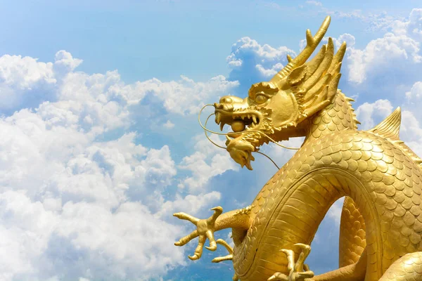 Chinese Golden Dragon Statue Clouds Blue Sky Background Copy Space — Foto de Stock