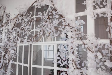 Renkli Beyaz, Gri ve Yeşil Noel Ağacı Bokeh arka planı, Noel arkaplan konsepti