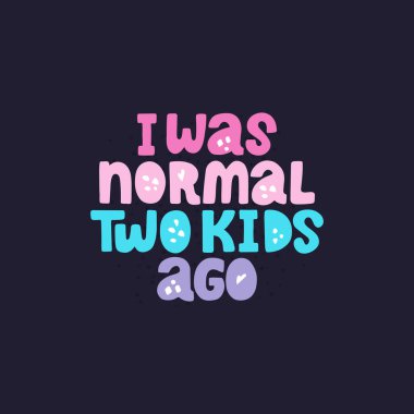 İki çocuk önce normaldim. Dekor unsurları olan anneyle ilgili komik bir alıntı. Tebrik kartı, baskı, poster, afiş tasarımı.