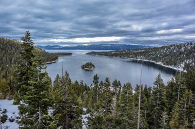Tahoe Gölü 'nün Zümrüt Körfezi