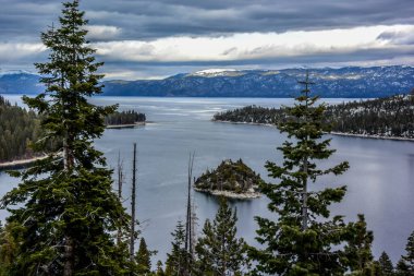 Tahoe Gölü 'nün Zümrüt Körfezi