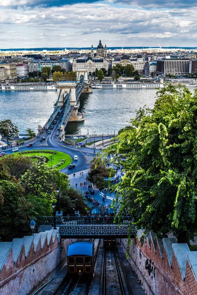 Осенние выходные проведем в историческом центре Будапешта — стоковое фото