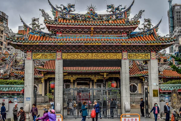 Taipei 'deki eski geleneksel bir tapınak.