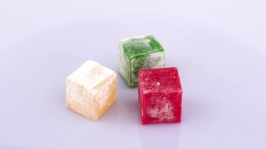 Türkçe zevklerin dönüşümlü çeşitliliği 