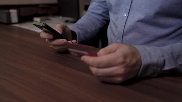 Hombre Negocios Mantener Teléfono Móvil Una Mano — Vídeos de Stock