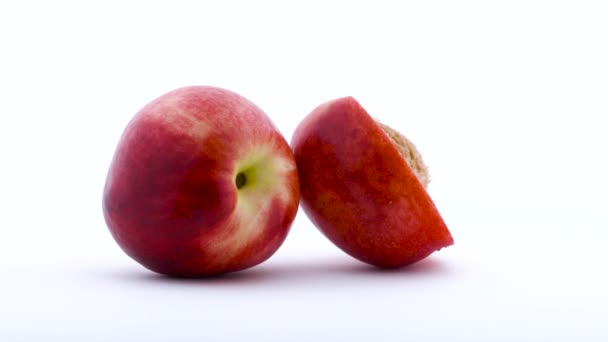 Eine Und Die Hälfte Der Nektarine Rotierende Früchte — Stockvideo