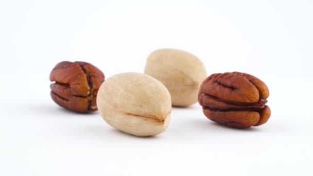 Two Cracked Pecan Nuts Two Kernels Pecan Nuts — ストック動画