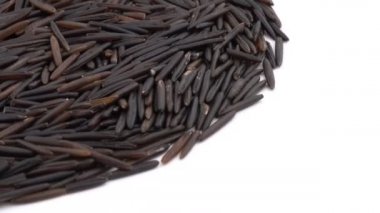 Dönen bir yığın yabani pirinç.