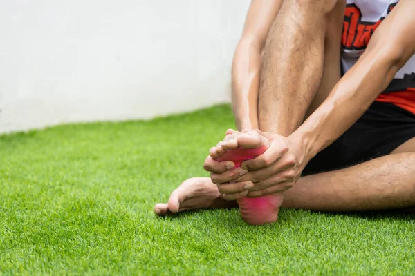 Close Foot Sole Injury Man Use Hands Hold His Foot — Stock Photo, Image