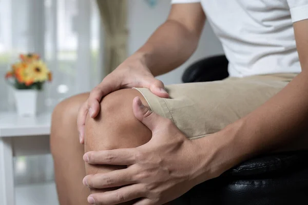 Man Suffering Knee Pain Sitting Sofa — Stock Photo, Image