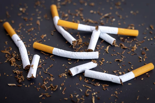 Gebroken Sigaretten Zwarte Achtergrond World Tobacco Day Concept — Stockfoto