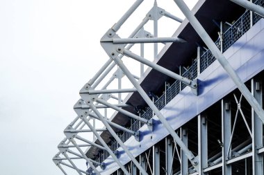 Futbol sahasının çelik yapısı