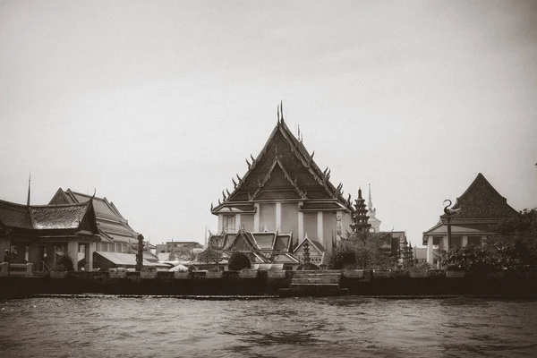 Templo Tailandés Orilla Del Río Chao Praya Bangjalá —  Fotos de Stock