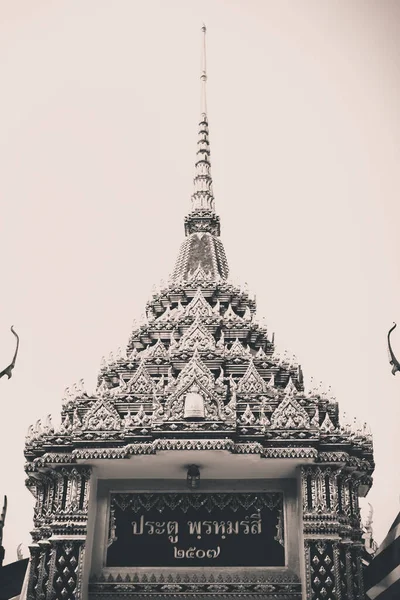 Porta Templo Tailandês Topo — Fotografia de Stock
