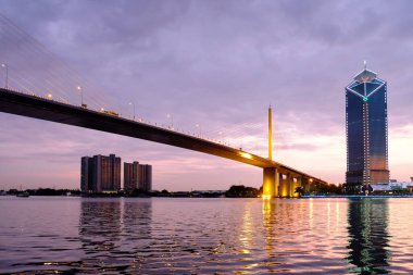 Chao Phraya Nehri Bangkok Tayland Ofis Binası